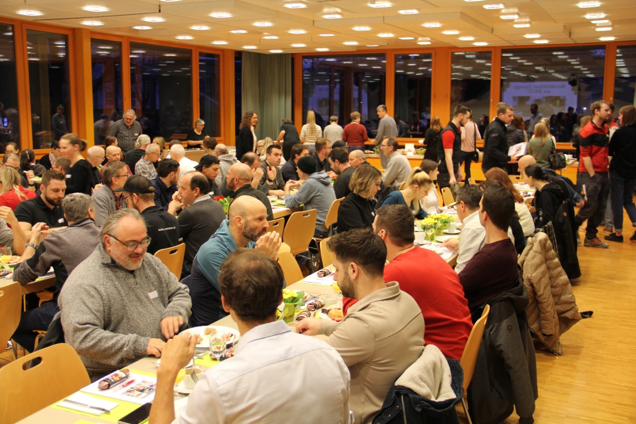 Reger Austausch unter den Ausbildenden.